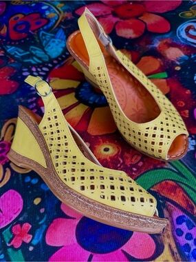 PATRIZIA Spring Step Peep Toe Slingback Boho Heels Mustard Womens Sz 8.5 EU 39